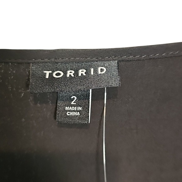 Black Torrid Women's Size 2X Blouse With Flutter Sleeves NWT - Picture 3 of 4